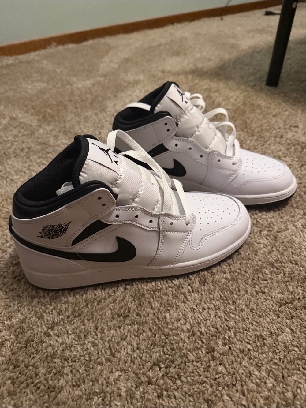 Nike air Jordan mid White and Black Mid-Top Sneakers with Swoosh